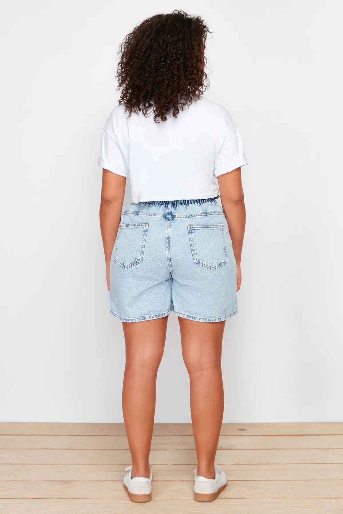 Trendyol Curve  Große Größen in Shorts & Bermudashorts - Blau - Hoher Bund