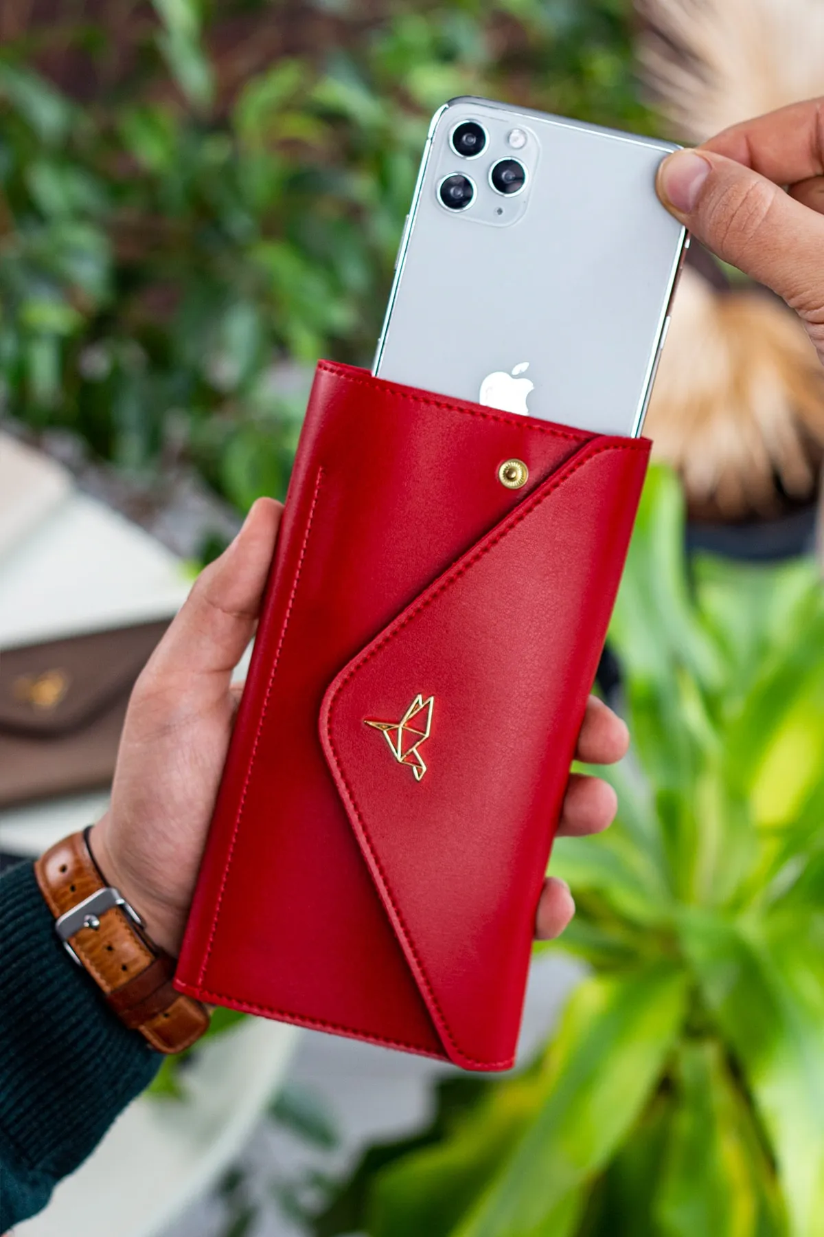 Garbalia  Rote Damenbrieftasche im Umschlagmodell mit Telefon- und Münzfächern