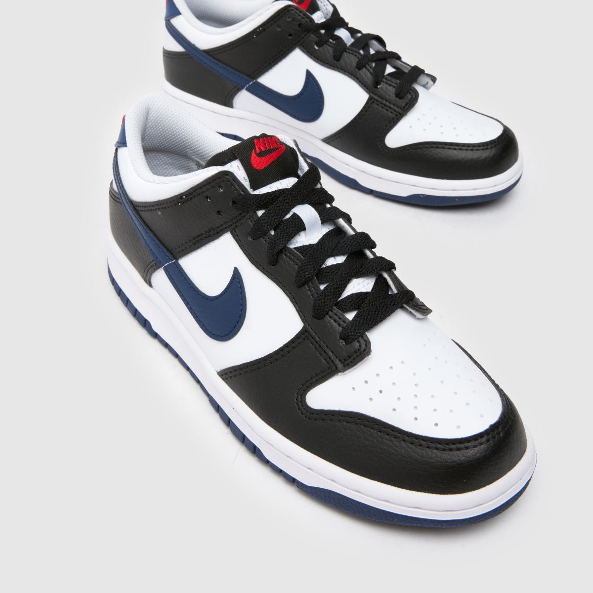 Nike vita multifärgade dunk low pojkar ungdomsskor