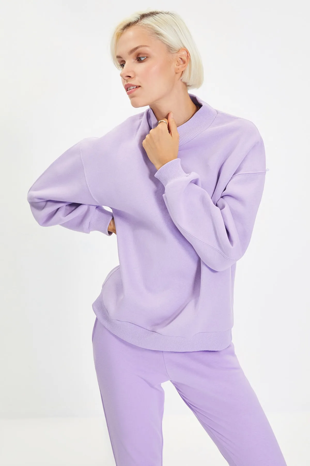 Trendyol Collection  Lila, dickes Fleece-Sweatshirt mit Stehkragen und entspannter/bequemer Passform, TWOAW20SW0584