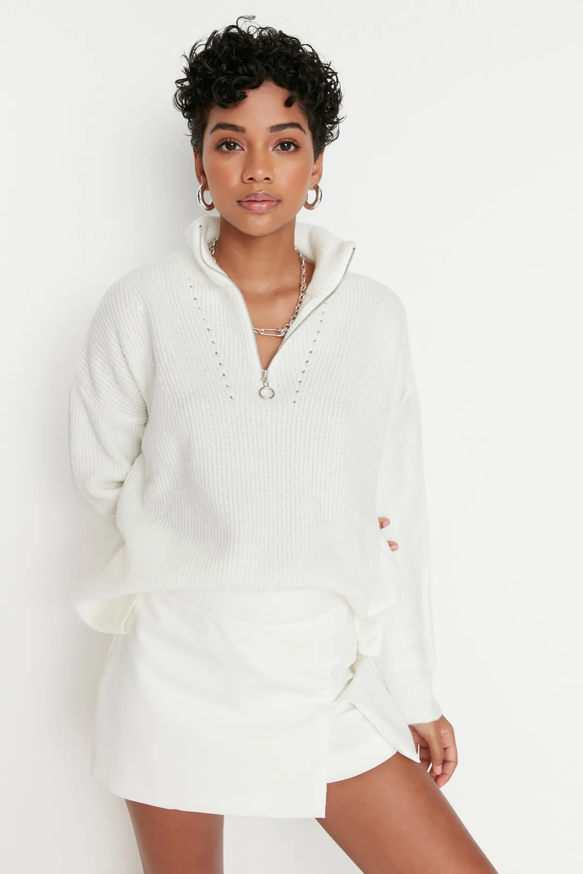 Trendyol Collection  Ecrufarbener, weich strukturierter Strickpullover mit Reißverschluss TWOAW20XS0009