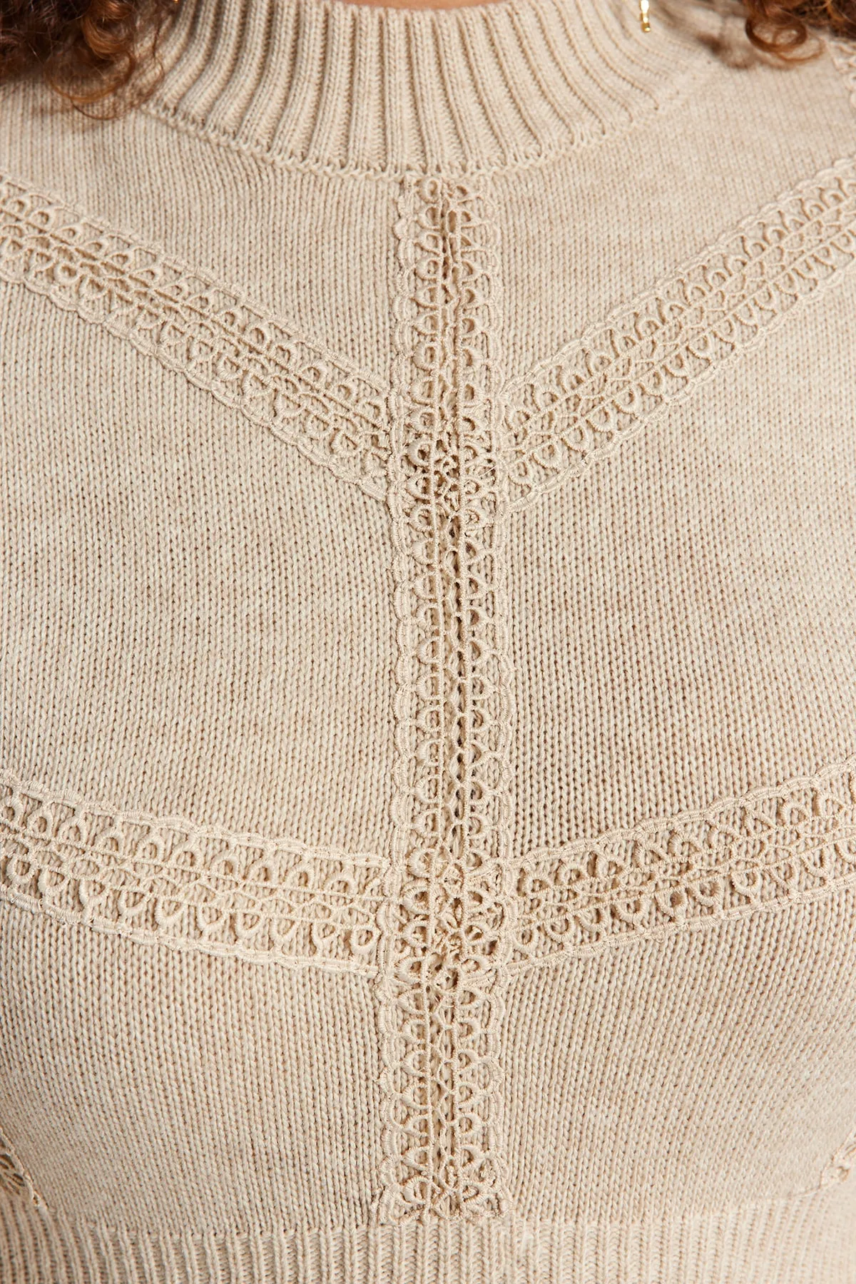 Trendyol Curve  Beiges Strickkleid mit Strickdetail TBBAW24AH00018
