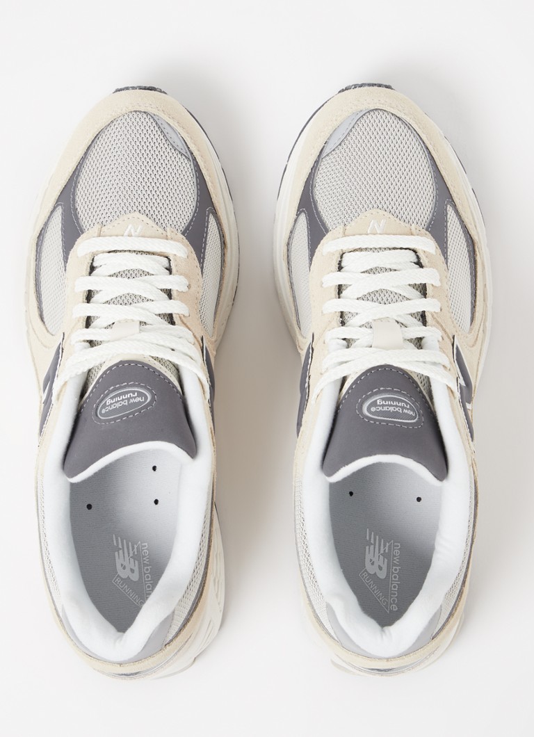 New Balance 2002R tīklveida sporta apavi ar zamšādas detaļām