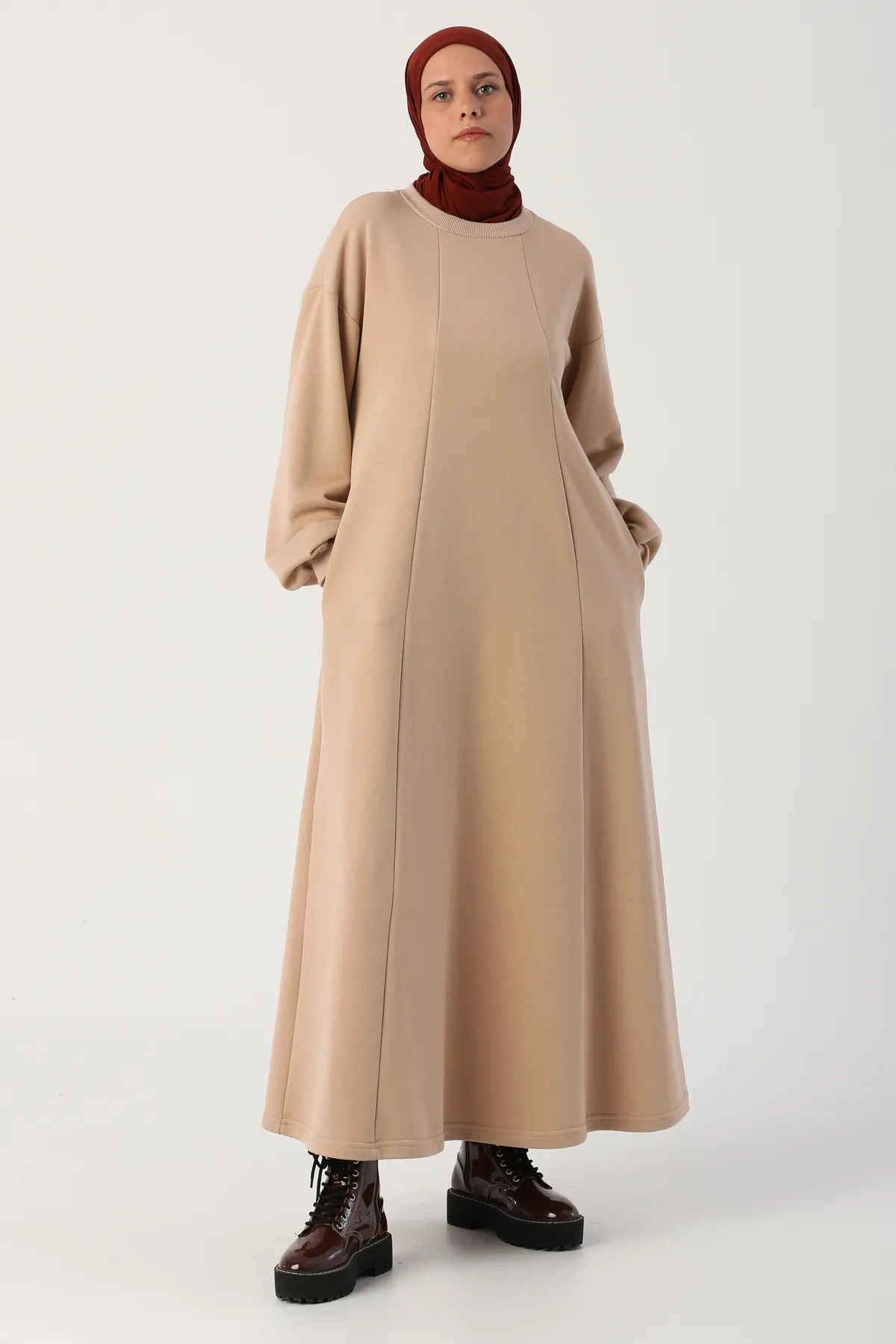 ALLDAY  Beigefarbenes, ausgestelltes Kleid mit Seitentaschen