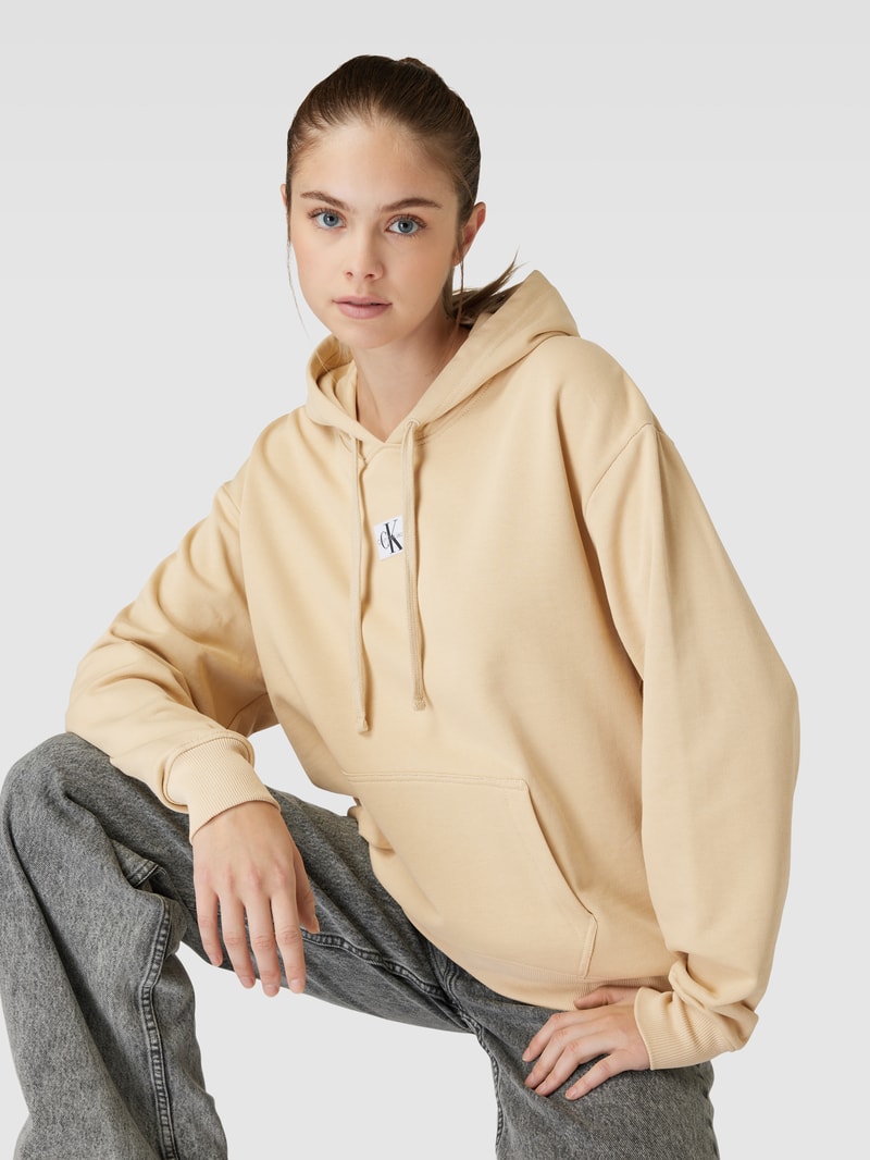 Oversized Hoodie mit Label-Patch in sand