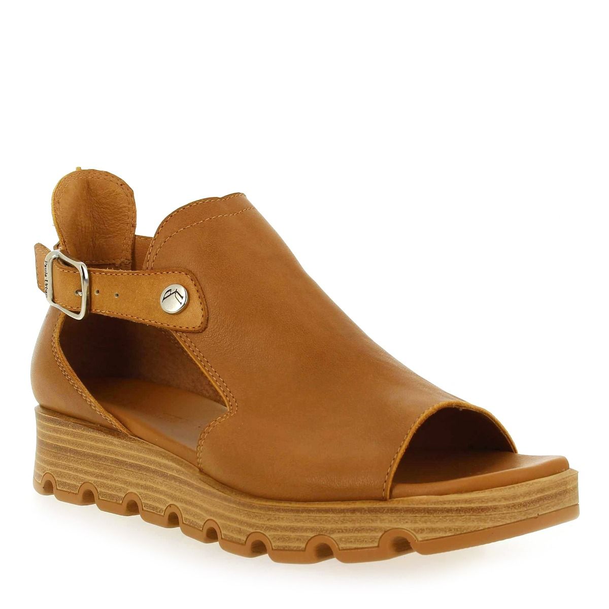 Paula Urban  26551 - Camel