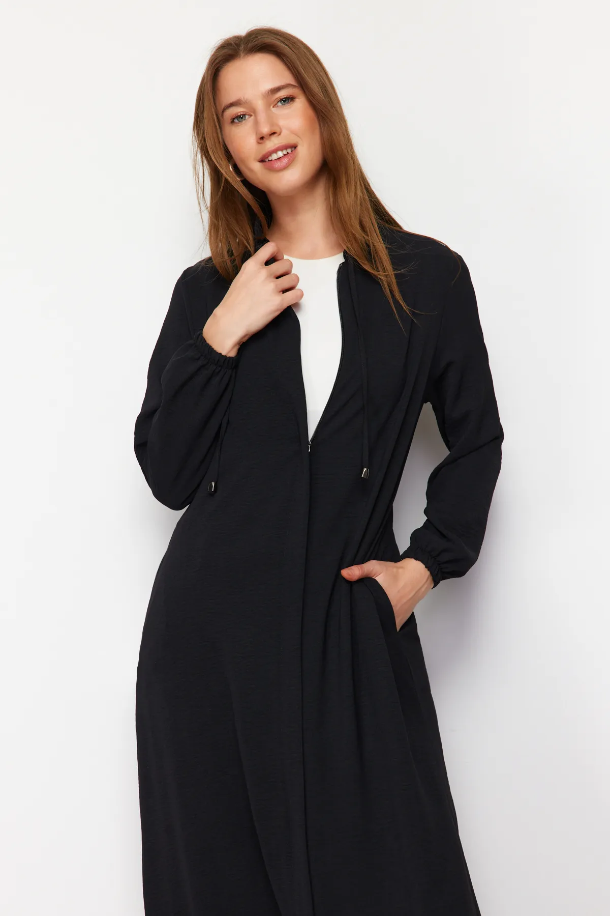 Trendyol Modest  Schwarze gewebte Kappe & Ferace & Abaya TCTSS24KF00025