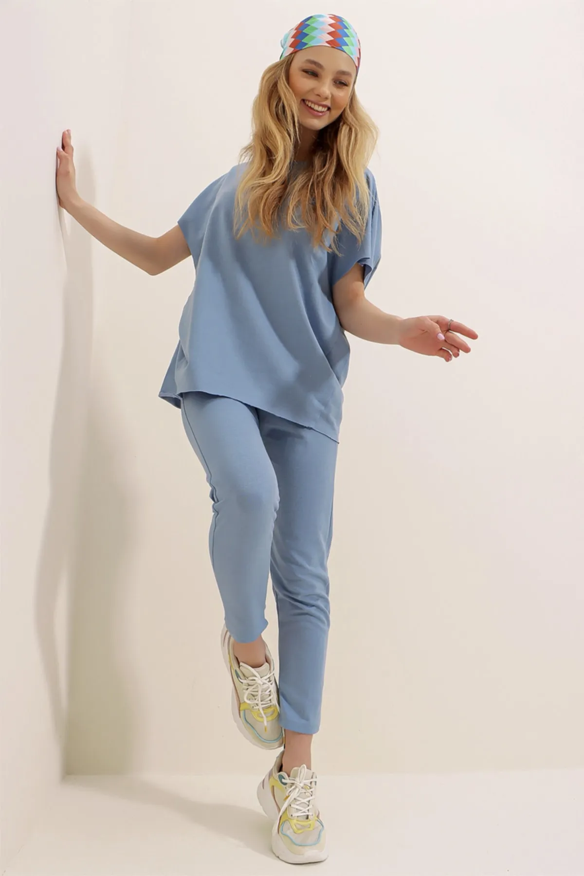Trend Alaçatı Stili  Blauer gerippter Trainingsanzug mit Rundhalsausschnitt für Damen ALC-X5885