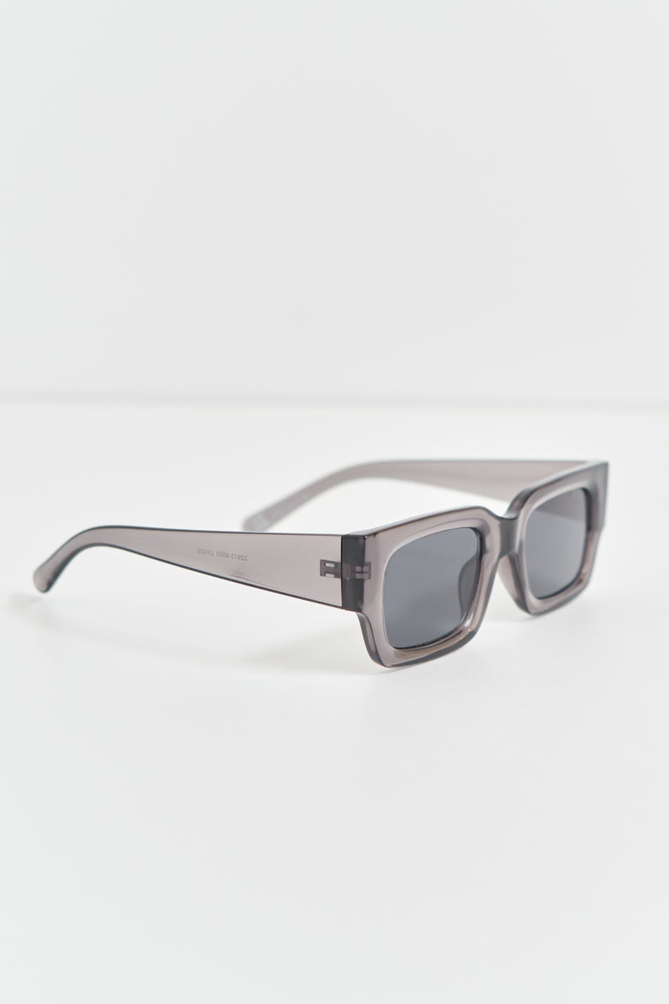 Slim classic sunglasses