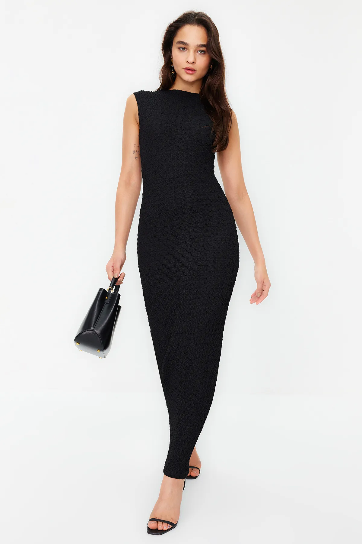 Trendyol Collection  Schwarzes, tailliertes/tailliertes Strick-Midi-Bleistiftkleid mit Mondärmeln aus strukturiertem Stoff TWOSS24EL00103