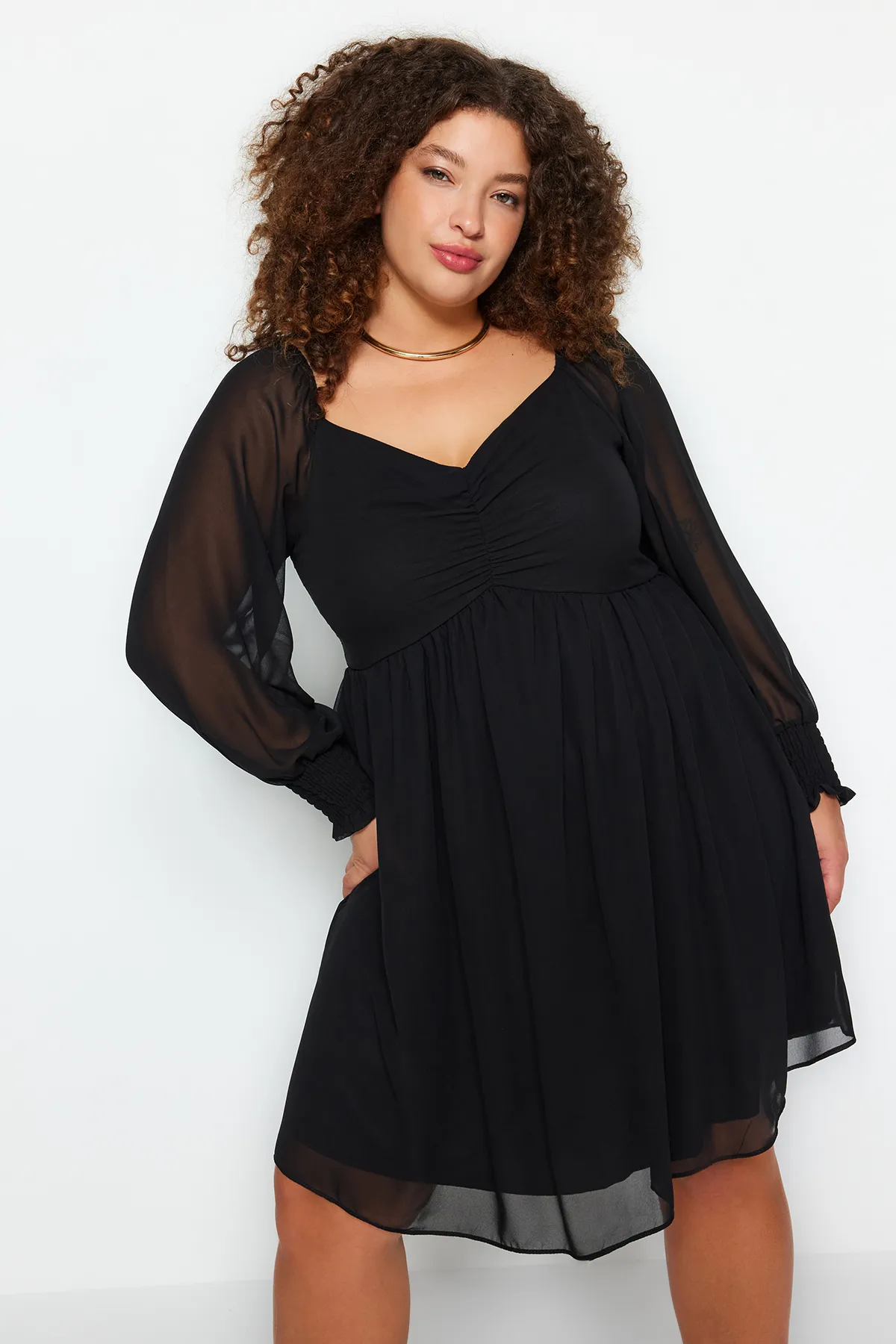 Trendyol Curve  Schwarzes gerades A-Linien-Minikleid aus Webstoff in Übergröße TBBAW24AH00076