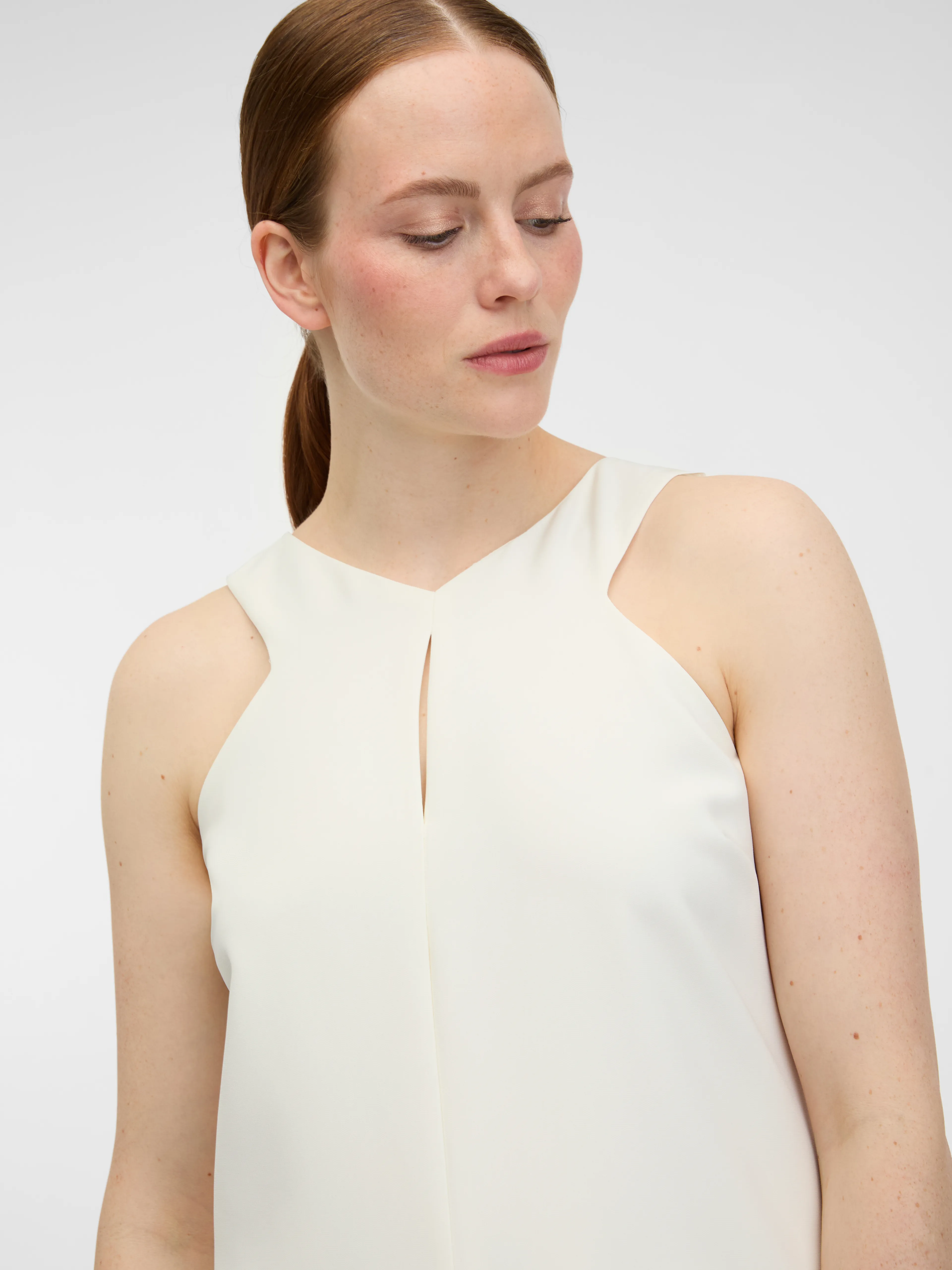 Beigefarbenes kurzes Damenkleid ORSAY