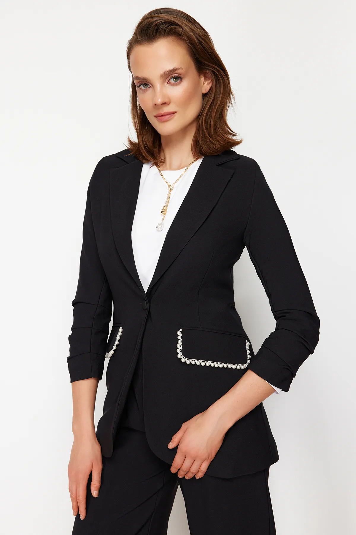 Trendyol Modest  Schwarzer Anzug aus Crêpe mit Perlendetails, Jacke, Hose, gewebter Unterteil und Oberteil TCTSS24US00011