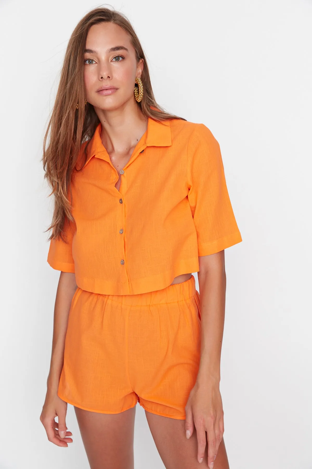 Trendyol Collection  Orangefarbenes Oberteil- und Unterteil-Set mit Kragendetail TBESS21AU0168