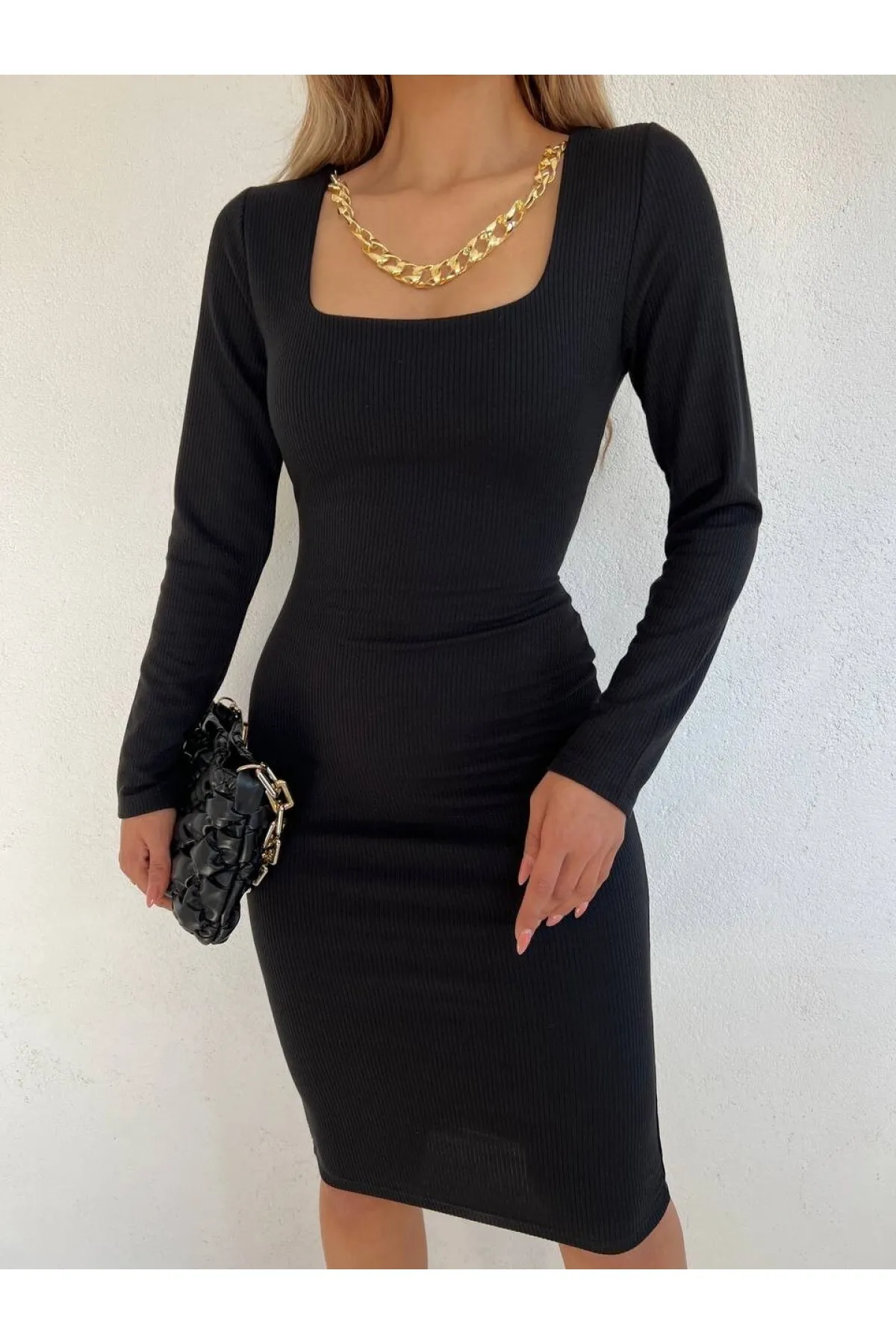 Modamorfo  Midikleid mit quadratischem Kragen und Halskette