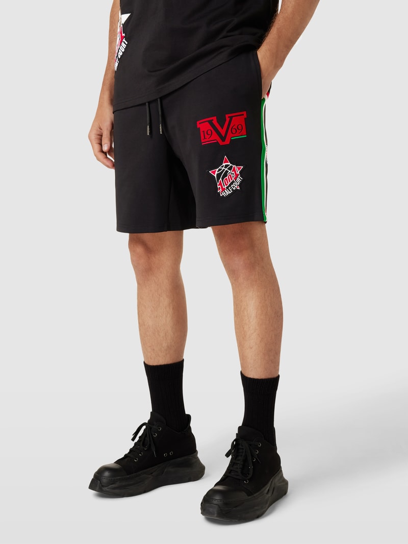 Sweatshorts mit Kontraststreifen in schwarz