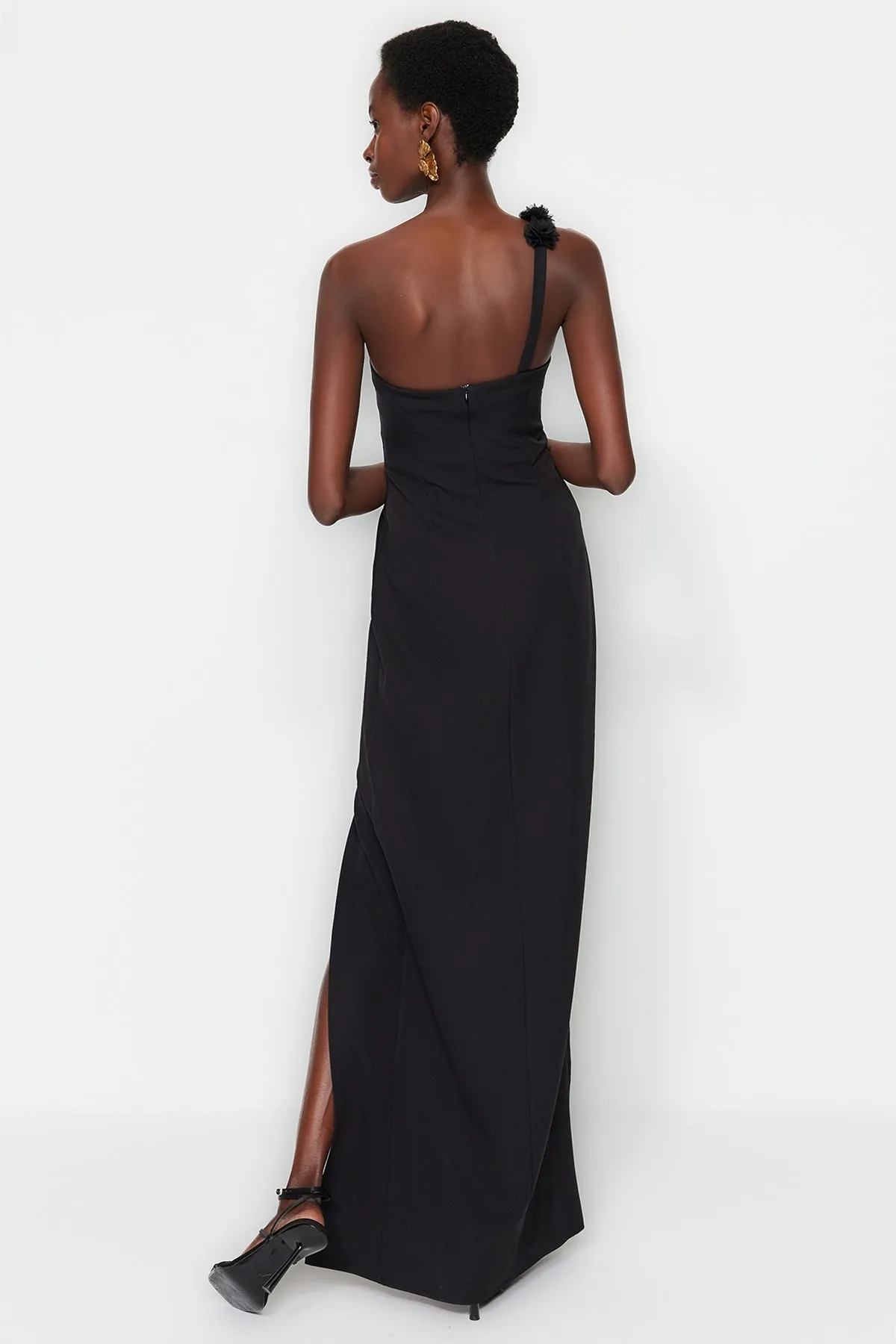 Trendyol Collection  Schwarzes, gewebtes, langes Abendkleid TPRSS23AE00097