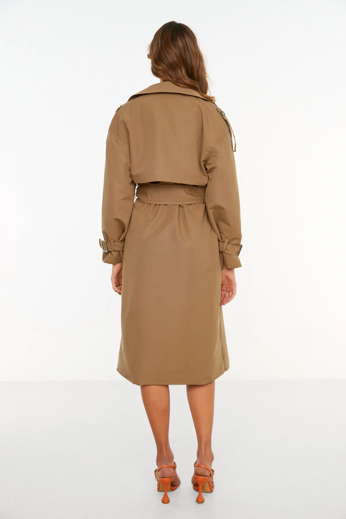 Trendyol Collection  Nerzfarbener, wasserabweisender, langer Trenchcoat mit Windjacke und Gürtel TWOSS21TR0005