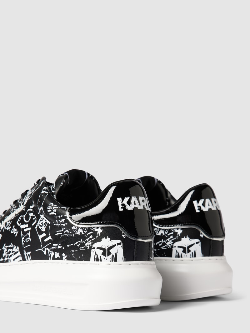 Sneaker aus Leder im Allover-Look in schwarz