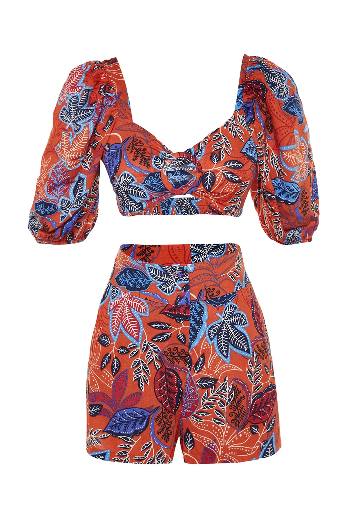 Trendyol Collection  Gewebtes Accessoire-Set mit Bluse und Shorts mit Blumendruck TBESS23AU00018