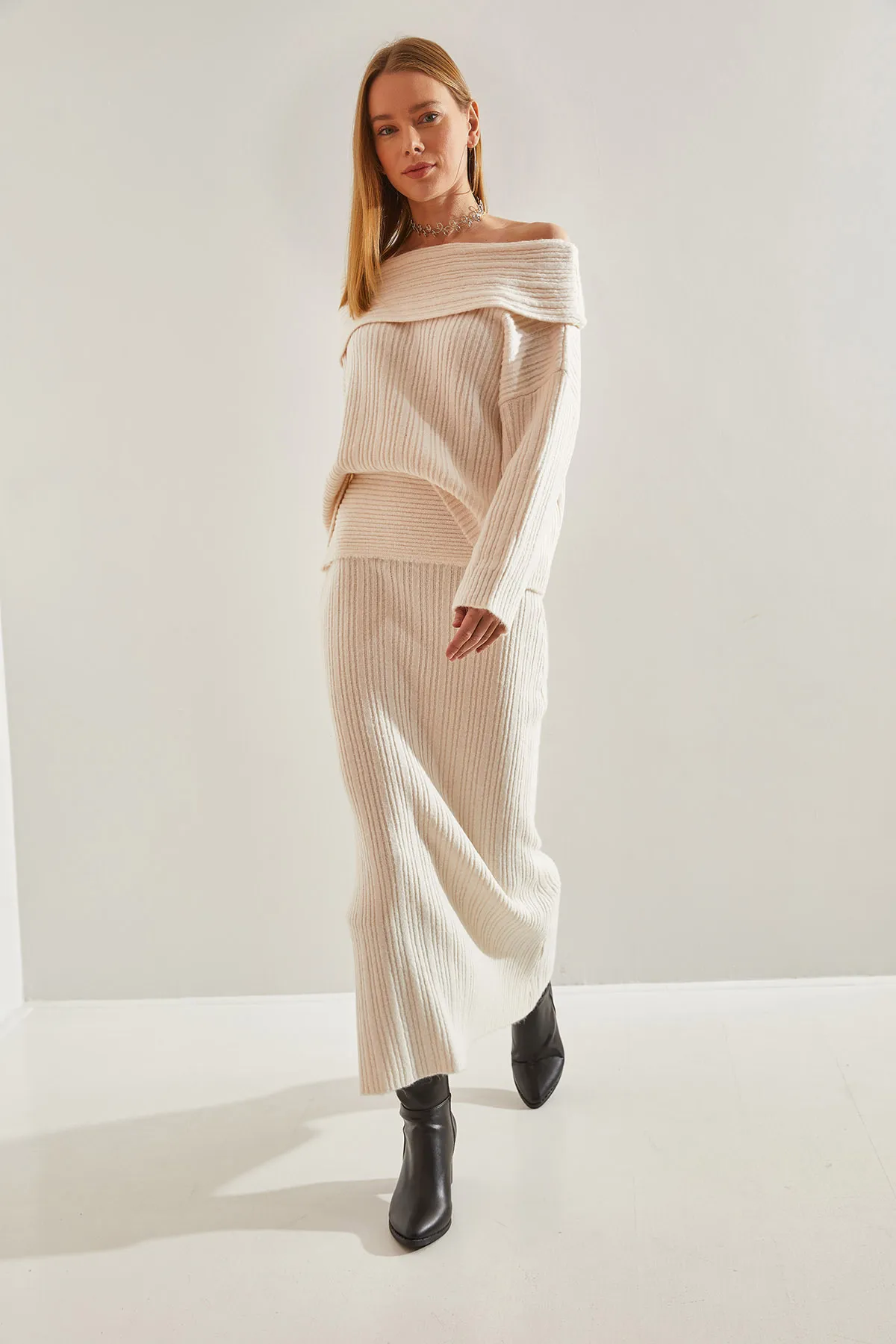 Bianco Lucci  Strickober- und -unterteil-Set mit Madonna-Kragen für Damen