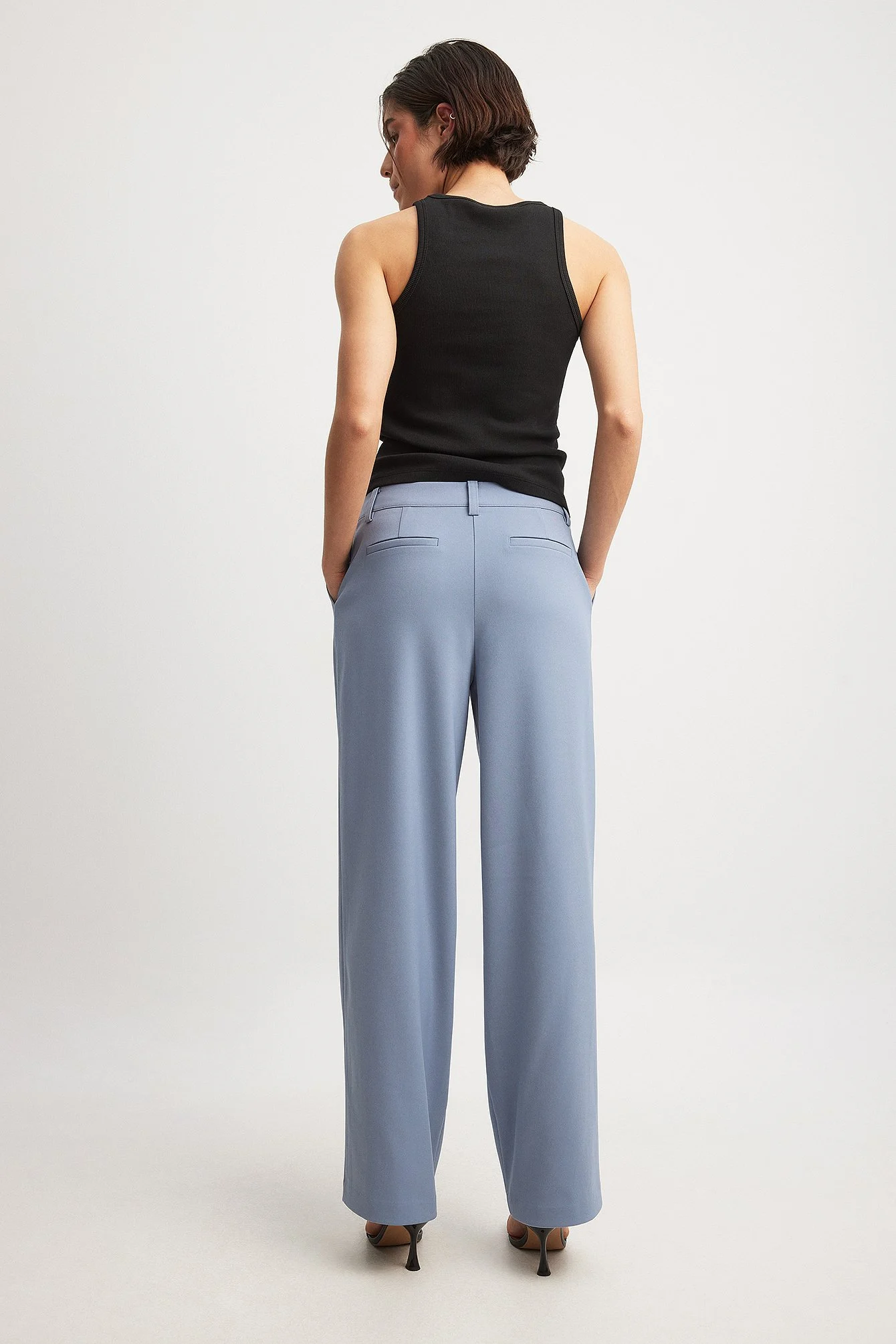 Anzughose mit niedriger Taille und Bundfalten