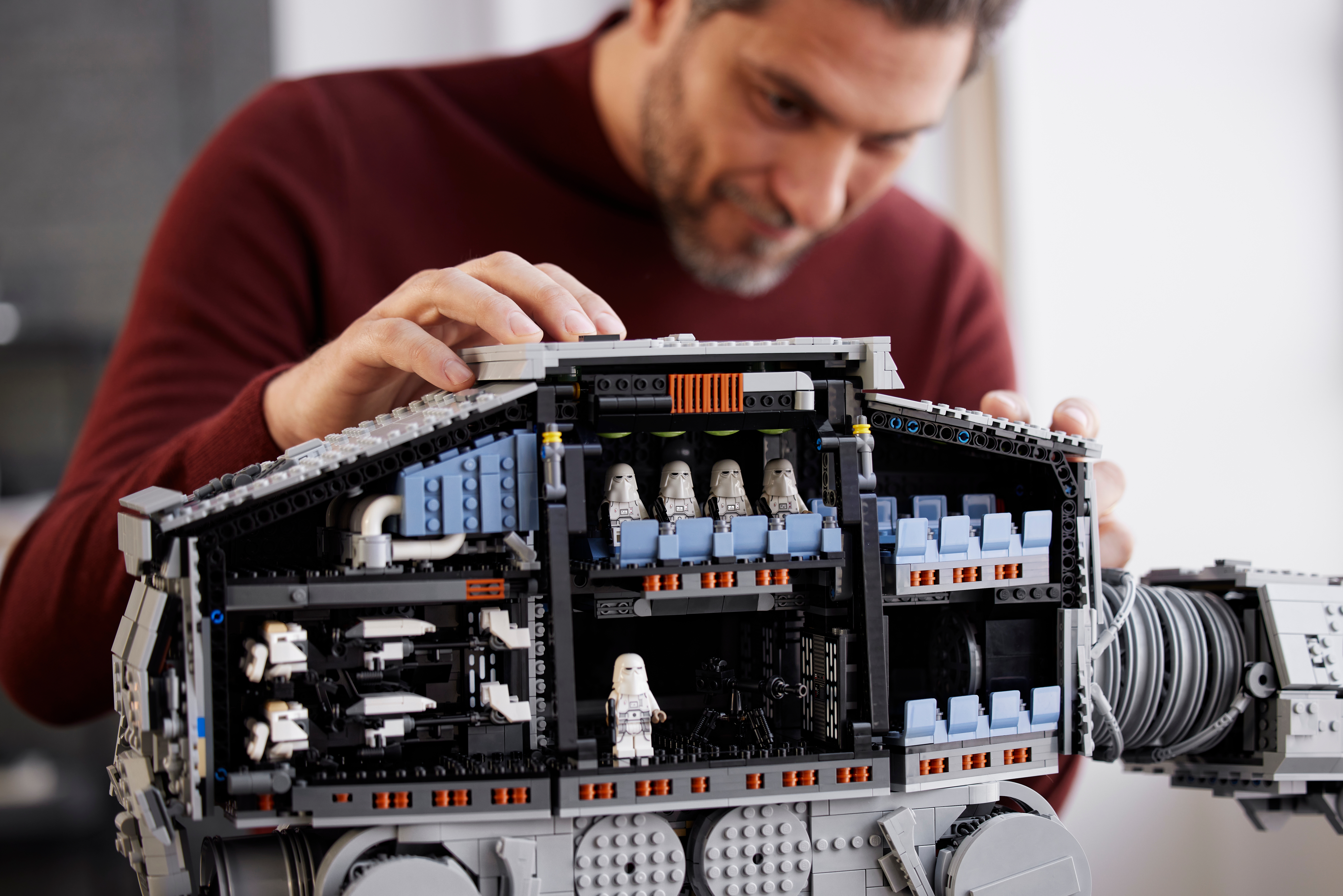 AT-AT™ 75313