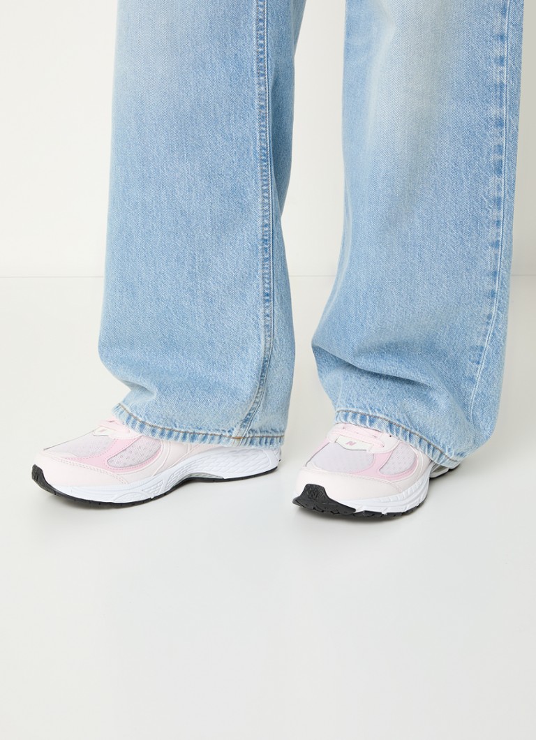 Teniși New Balance 2002R cu detalii din plasă