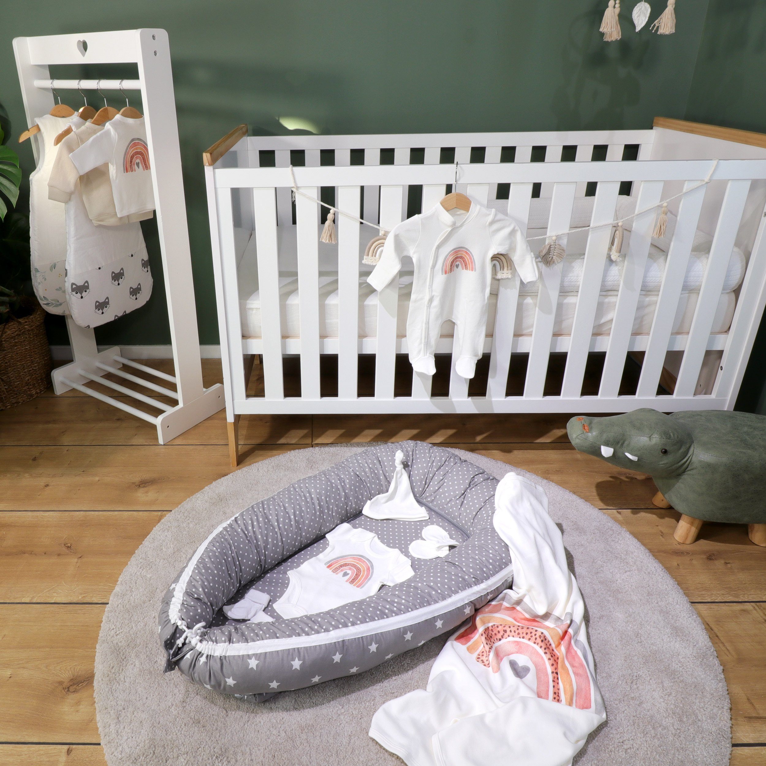 Babydecke Neugeborenen-Set Rikke 9-teilig, Gr. 62 im Regenbogen-Design, Puckdaddy GmbH