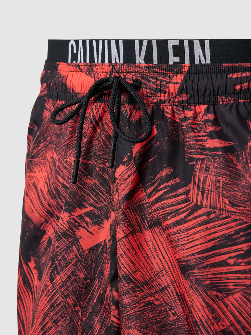 Badehose mit Allover-Muster in rot