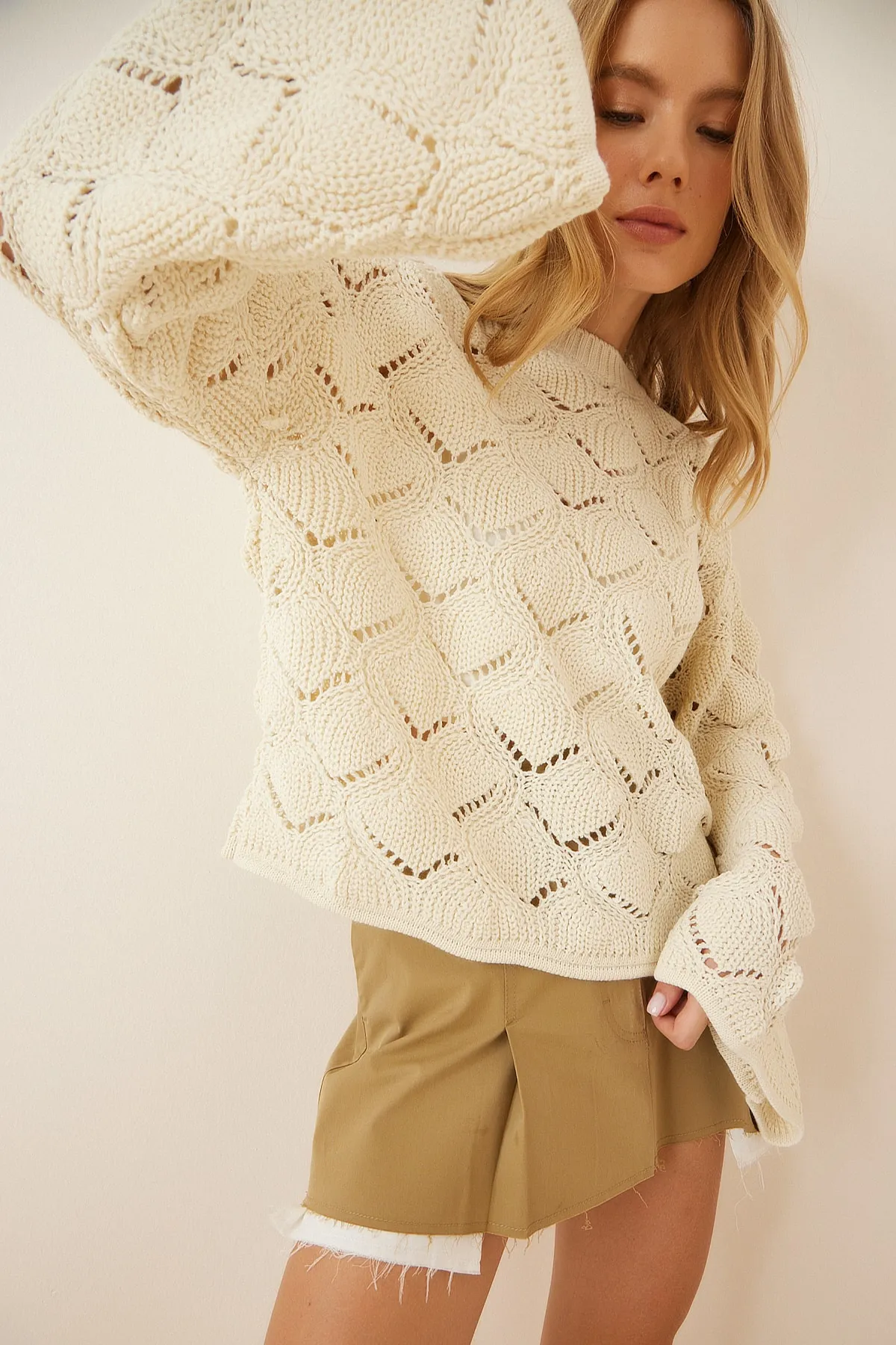 Happiness İstanbul  Cremefarbener Strickpullover mit Rautenmuster und Lochmuster für Damen CV00025