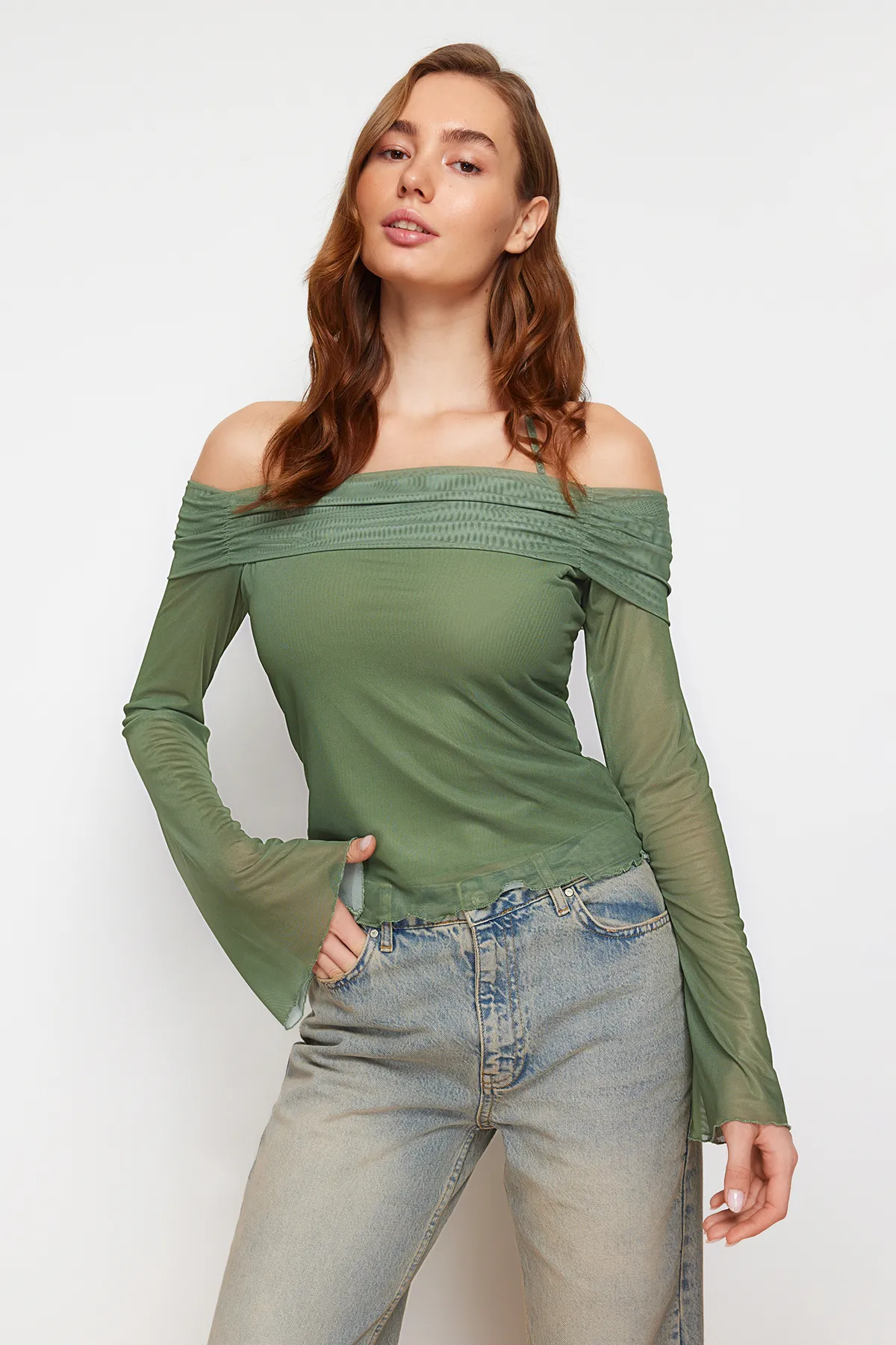 Trendyol Collection  Khakifarbene Strickbluse mit ausgestellten Ärmeln und Krawatte, detailliert TWOSS24BZ00046