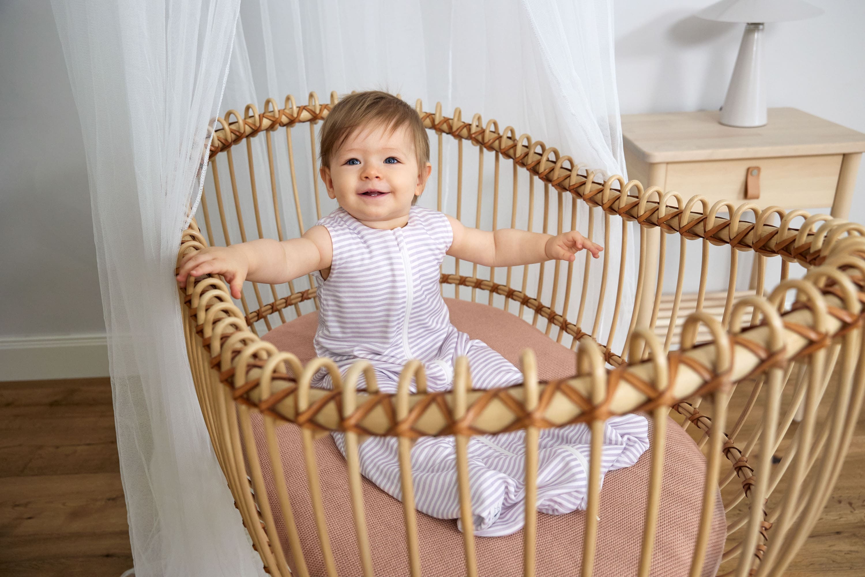 Baby Schlafsack 0,5 TOG - Gestreift, Lila Milky