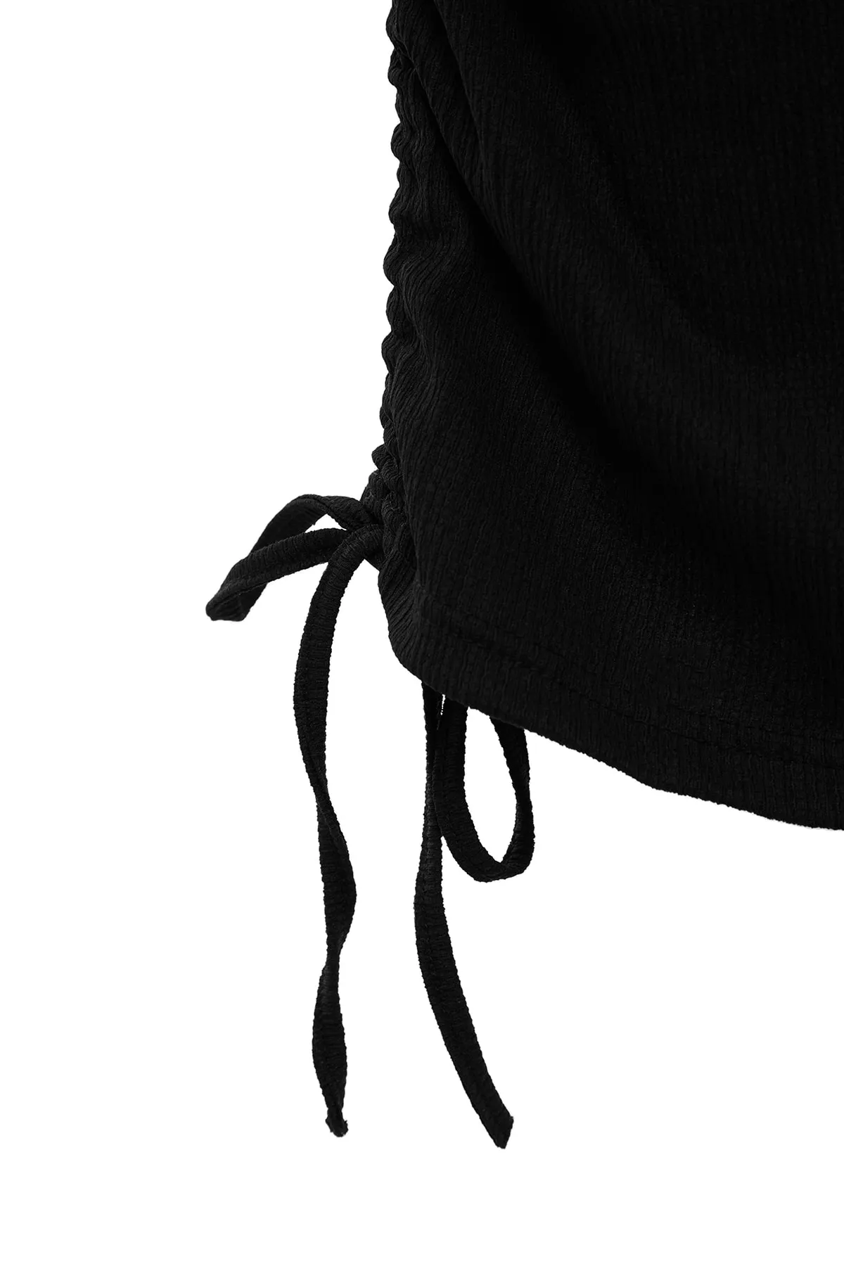 Trendyol Curve  Schwarzes Strickkleid mit seitlichen Raffungen TBSSS22AH0147