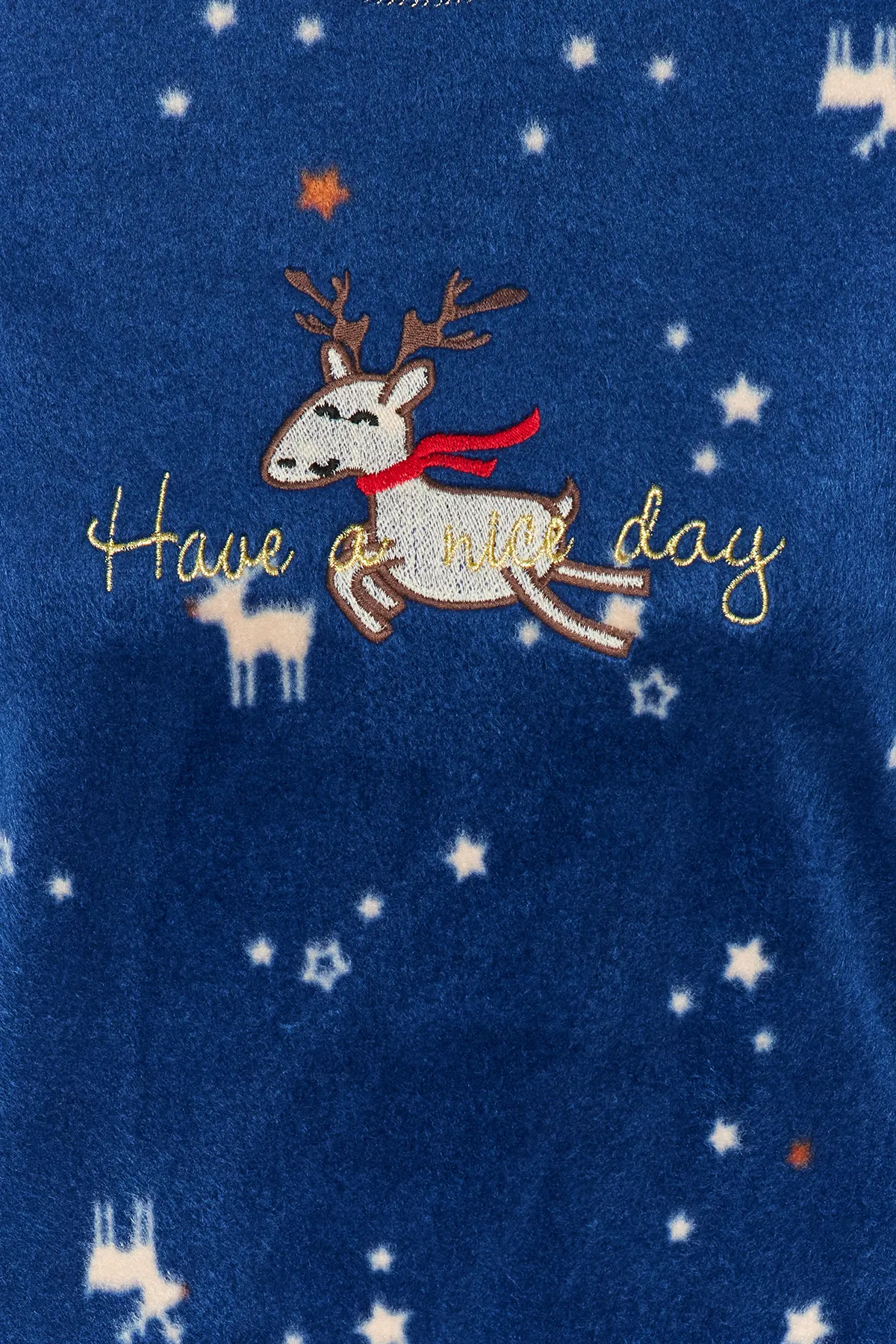 Trendyol Collection  Marineblaues gestricktes Pyjama-Set mit Polarstern-Stickerei und detaillierter T-Shirt-Hose THMAW24PT00269