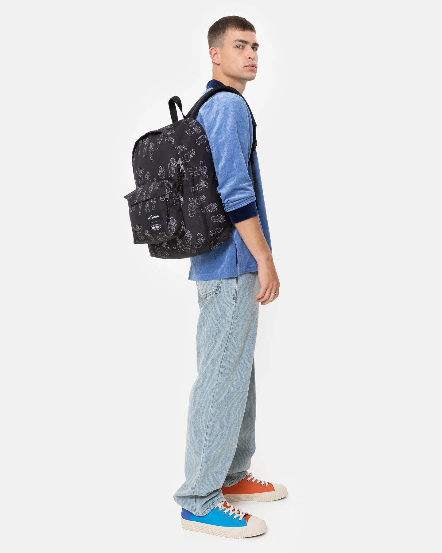 Zaino Eastpak poza biurem The Simpsons EK0007677A11
