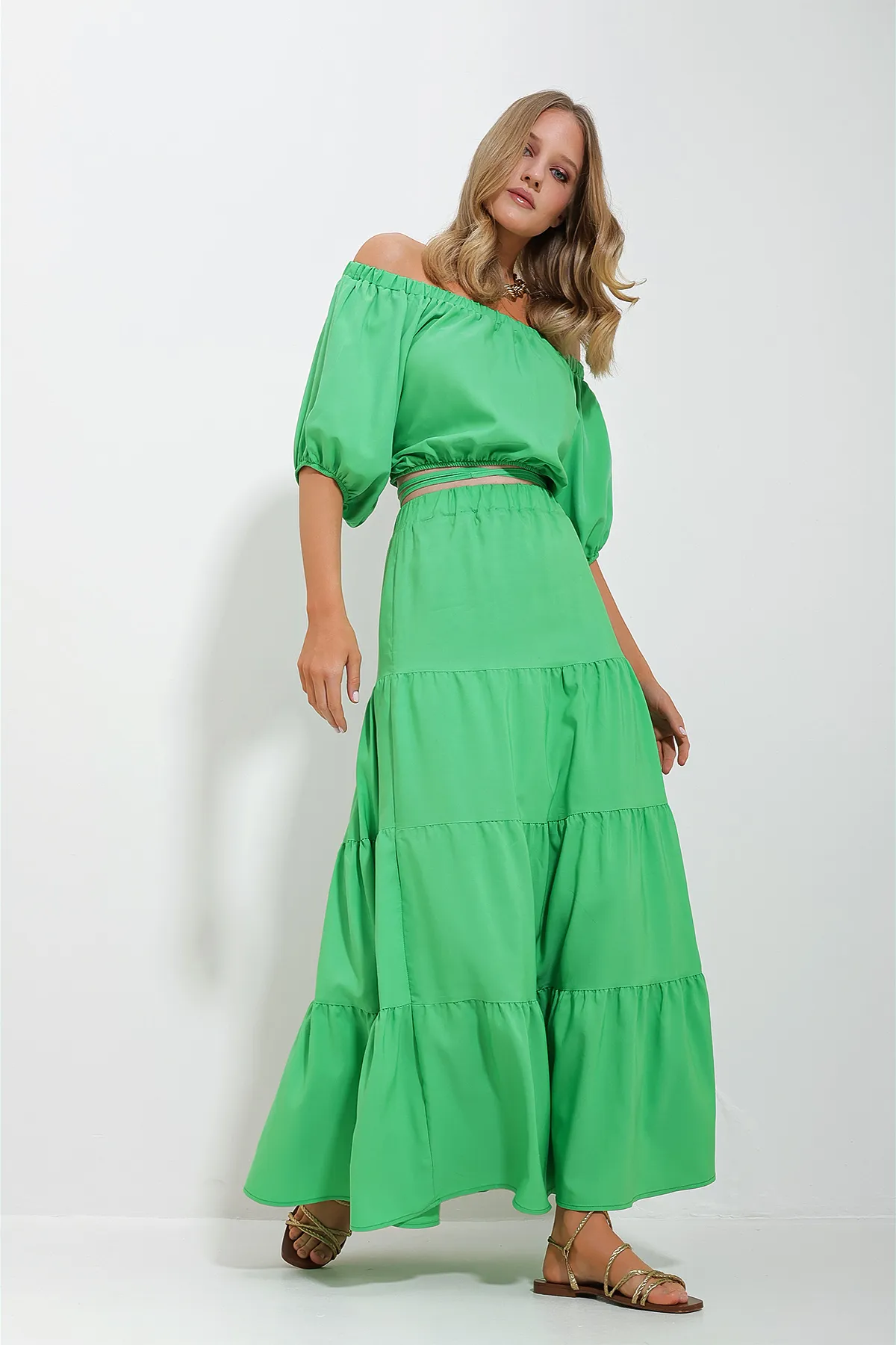 Trend Alaçatı Stili  Grüne kurze Bluse mit Madonna-Kragen und gerafftem, gefüttertem Rock aus Popeline für Damen ALC-X11649