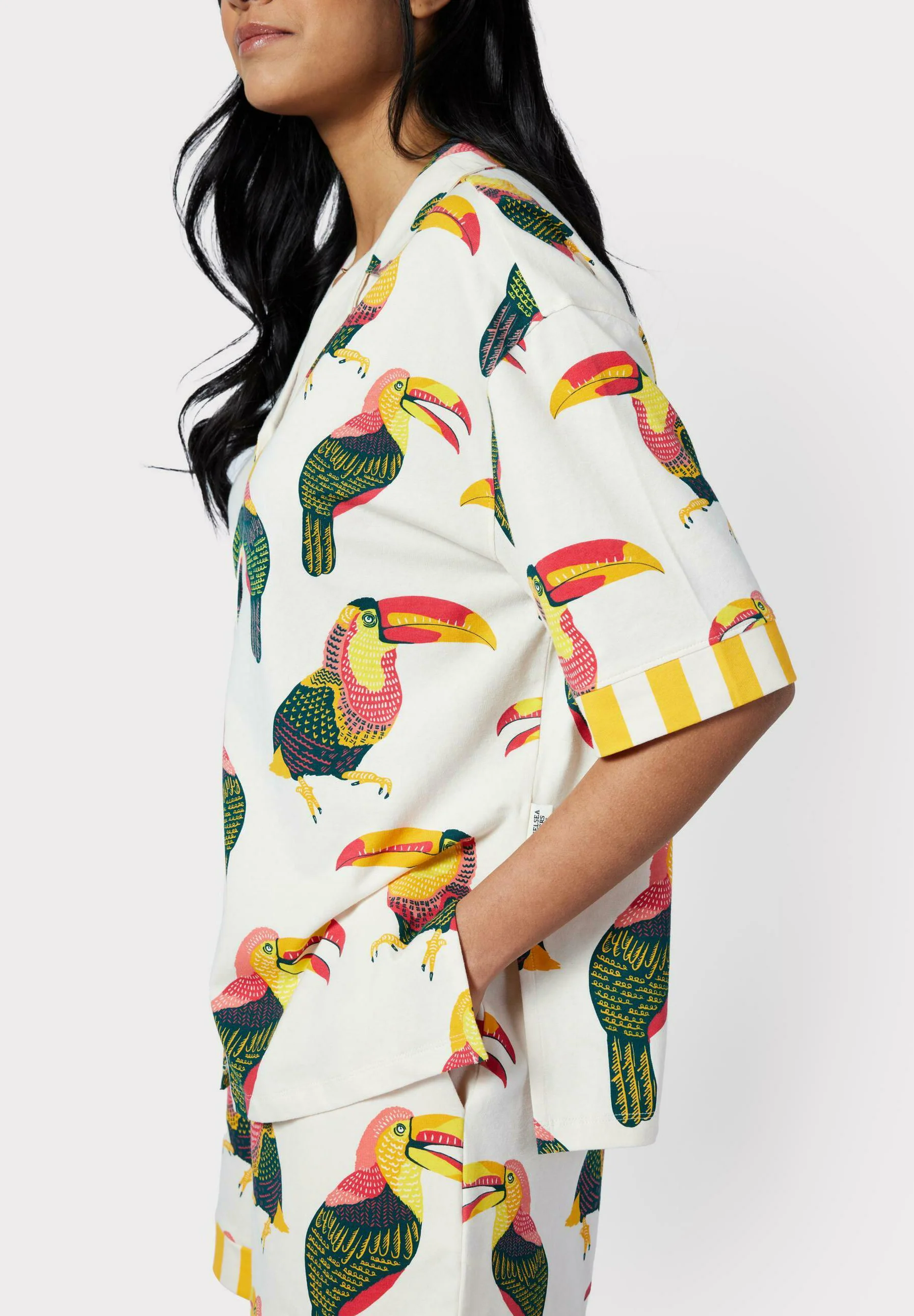 Pijama Chelsea Peers con botones y estampado de tucán