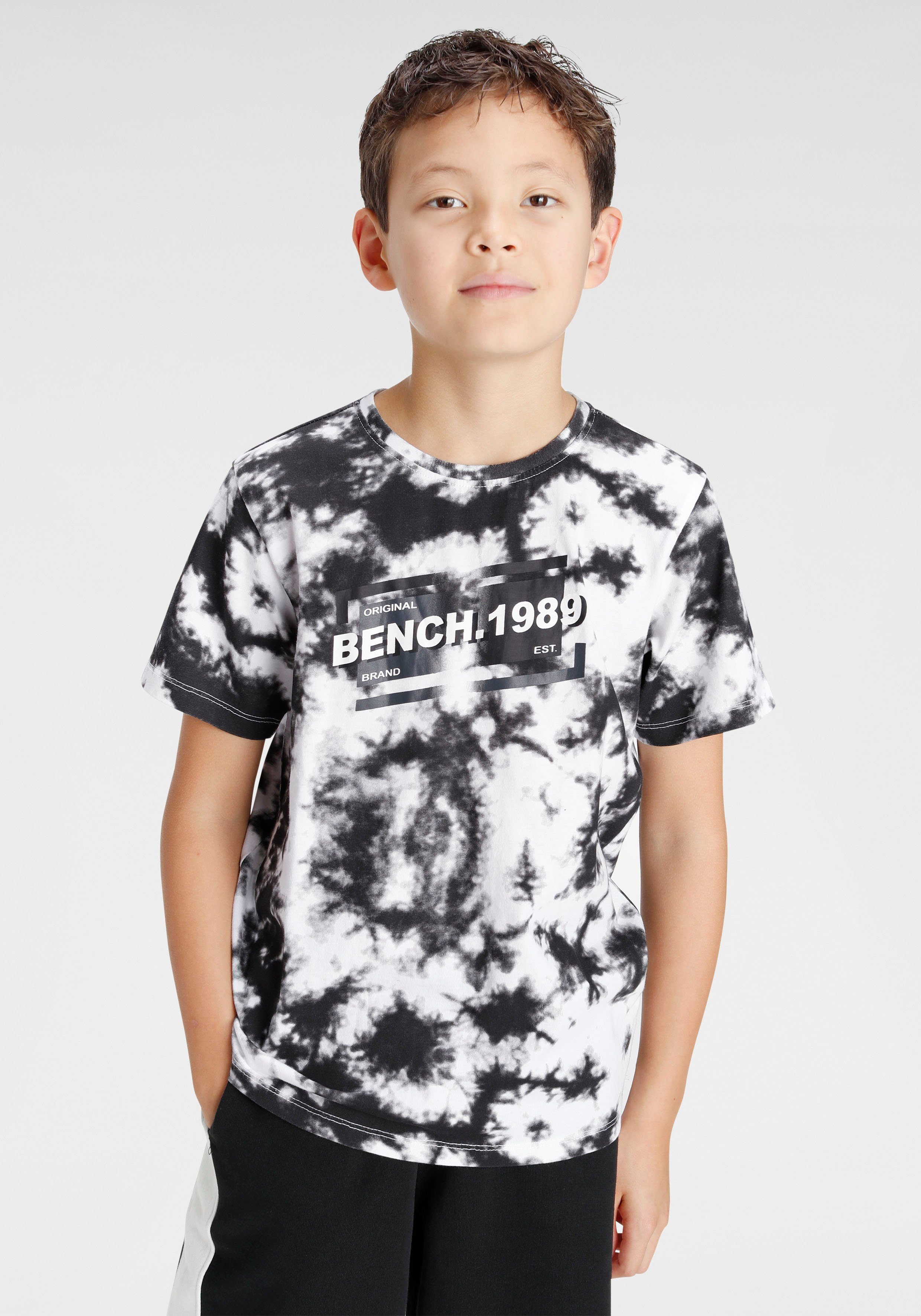 Bench. T-Shirt in toller Batikoptik