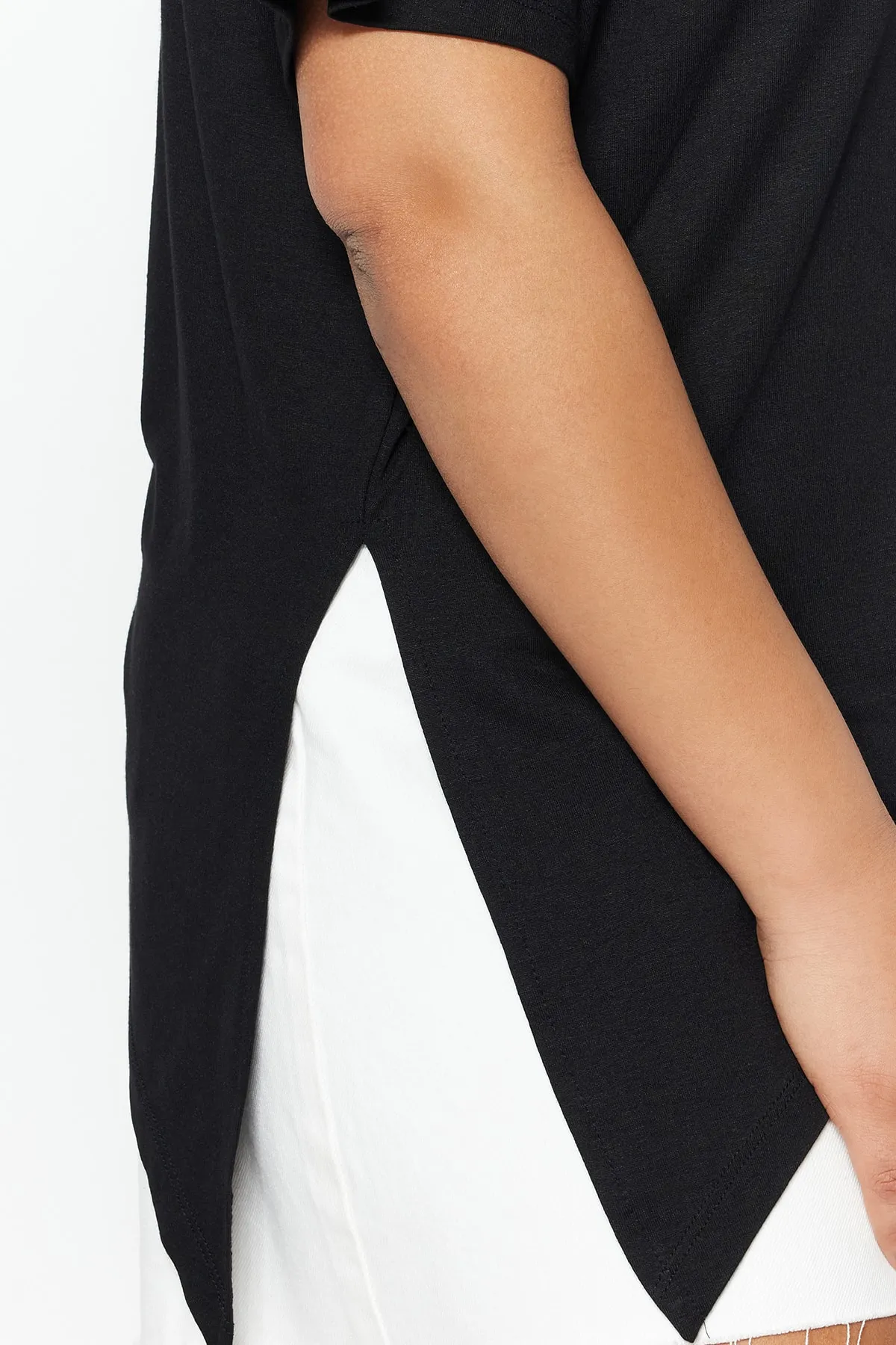 Trendyol Curve  Schwarze, detaillierte Strickbluse mit Schnürung TBSSS23AF00033