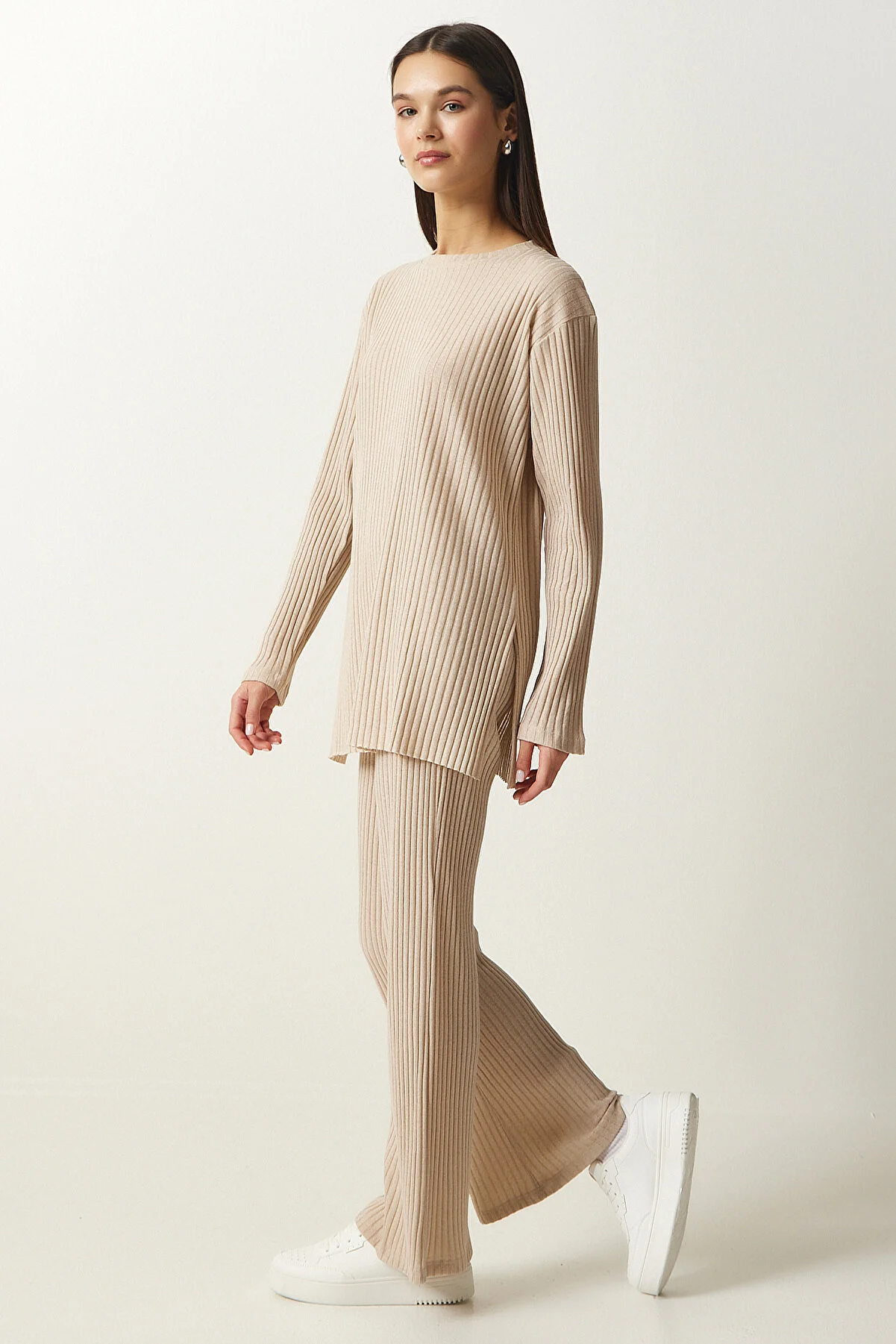 Happiness İstanbul  Damen-Set aus schnurgebundener Strickbluse und Hose in Beige OW00008
