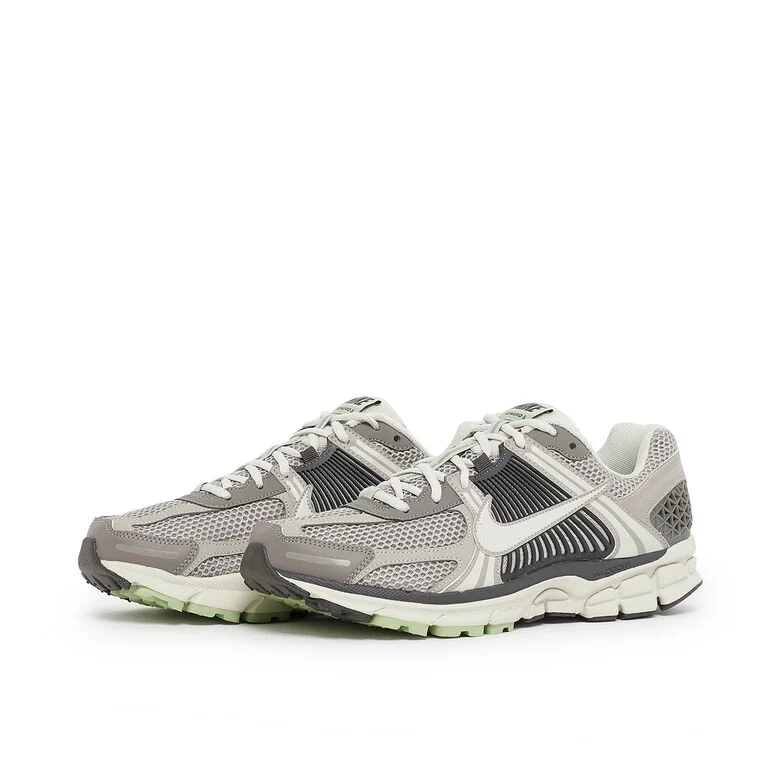 NIKE Wmns Zoom Vomero 5 cobblestone/light bone-light bone