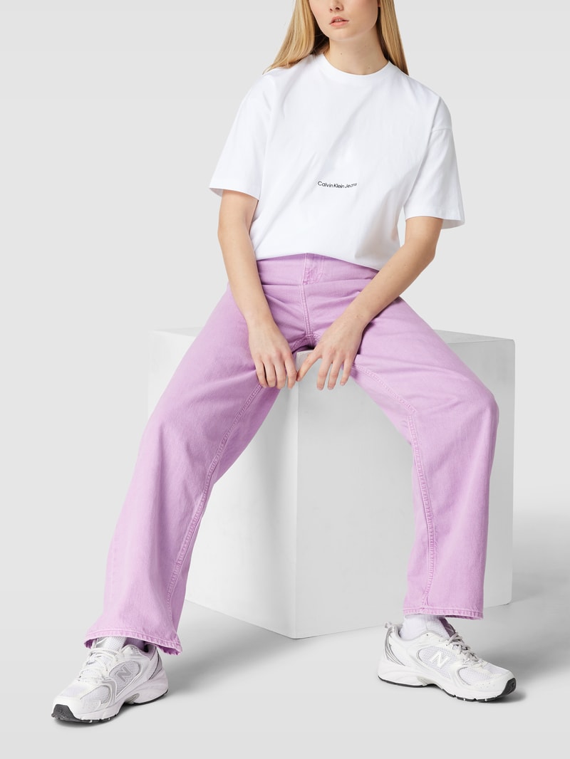 T-Shirt mit Label-Stitching in weiß