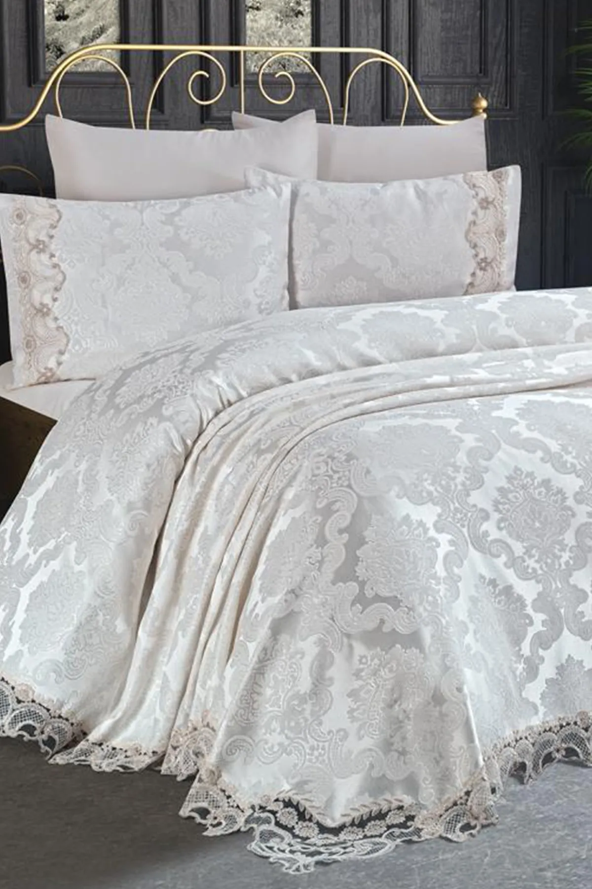 Çeyiz Diyarı  Crown Tagesdecke Creme