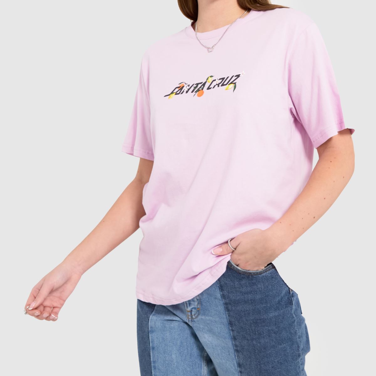Santa Cruz – Lila t-shirt med randig mönster