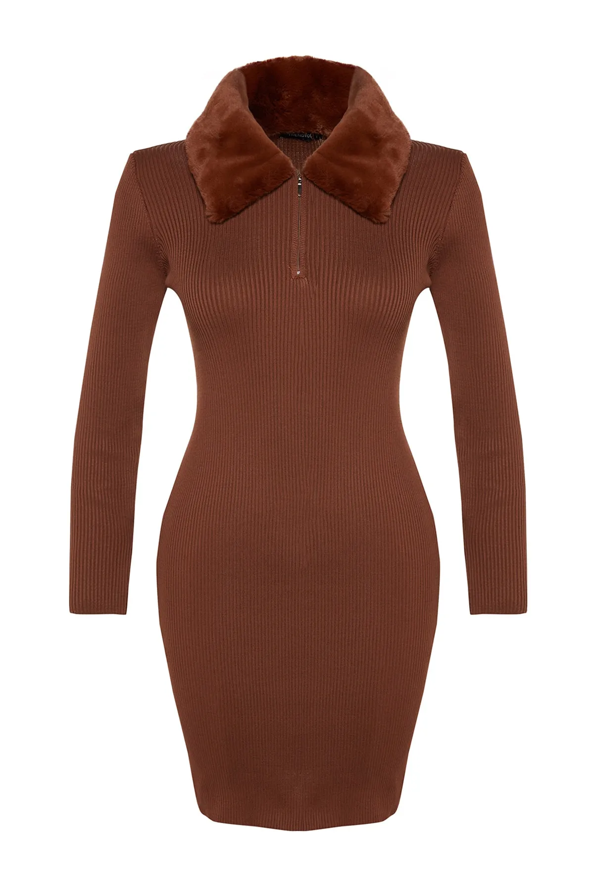 Trendyol Collection  Braunes Mini-Strickkleid mit Kunstfelldetails TWOAW24EL00022