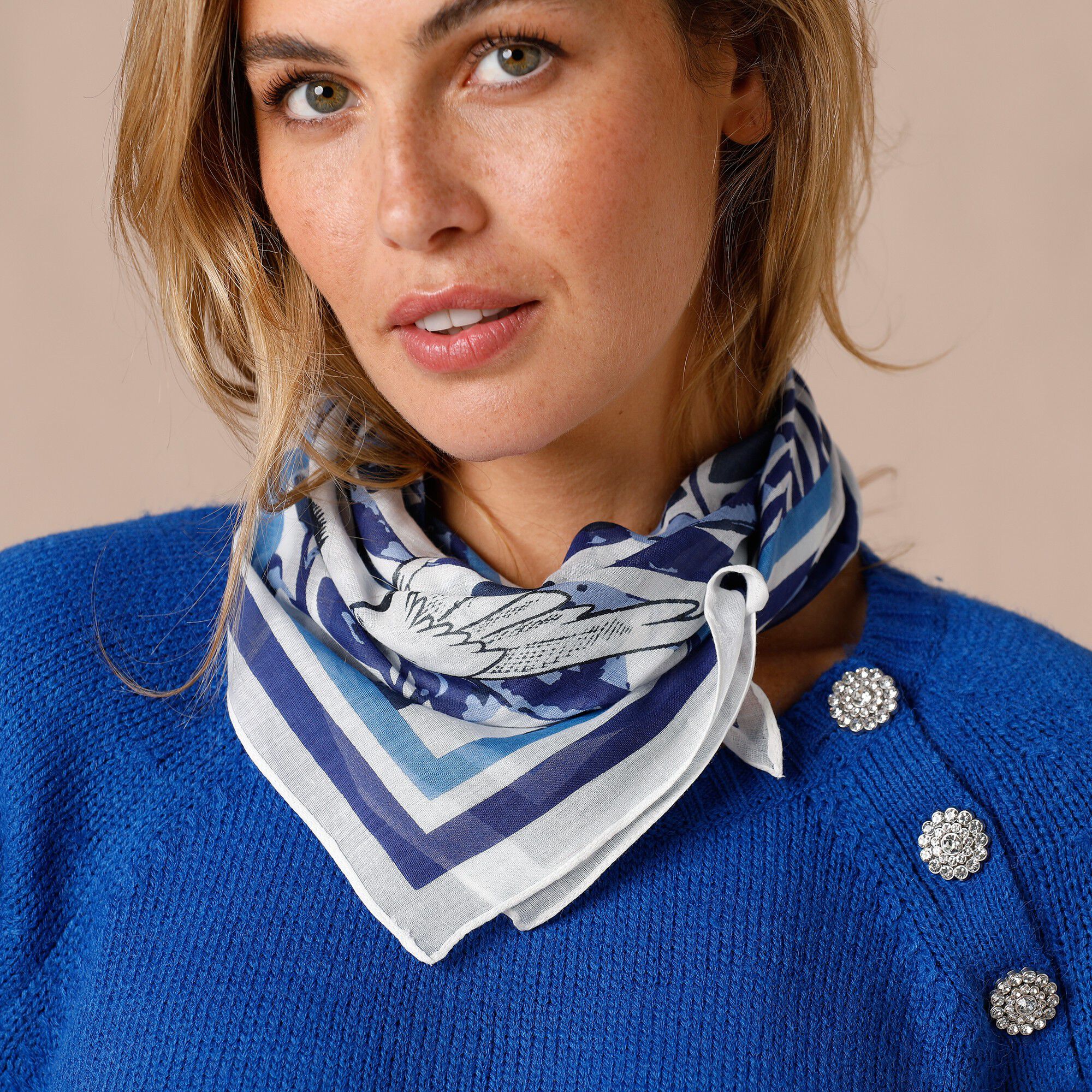 Foulard imprimé hirondelles, voile de coton