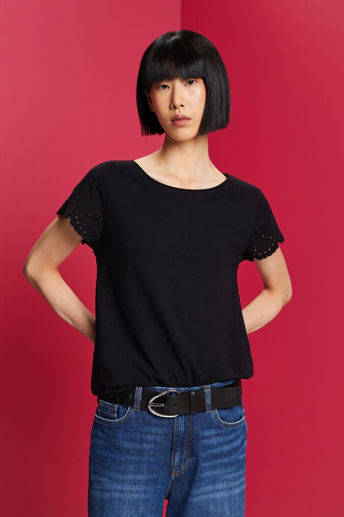 Baumwoll-T-Shirt mit Lochstickerei am Ärmel