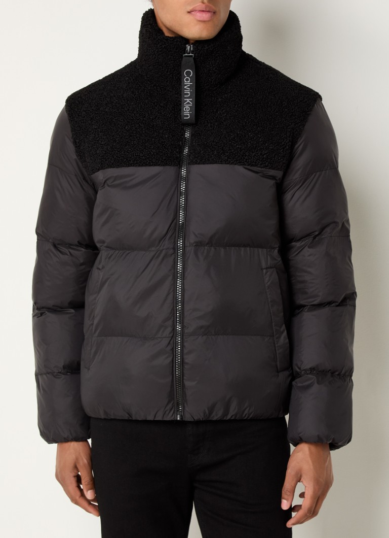 Jachetă Calvin Klein cu umplutură Sherpa și detalii de hanorac