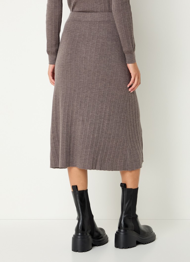 Fustă midi Milia din material cu nervuri, creație Claudie Pierlot, cu crăpătură.